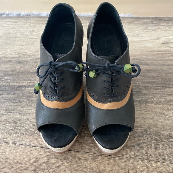 J Shoes Platform Peep Toe - Picture 1 of 7